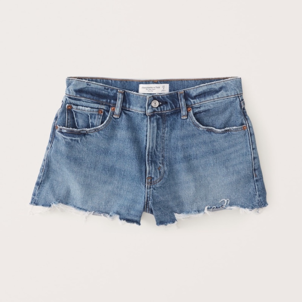 NWT Abercrombie Curve Love Mid Rise Mom Shorts medium wash size 33